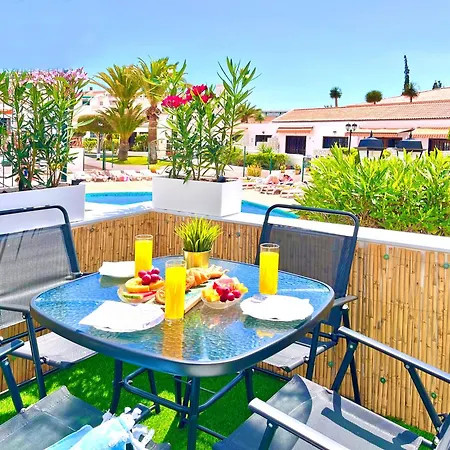 At The Beach, Sunny & 2 Heated Pools, Large Terrace, In Lägenhet