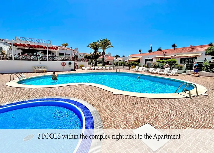 At The Beach, Sunny & 2 Heated Pools, Large Terrace, In شقة