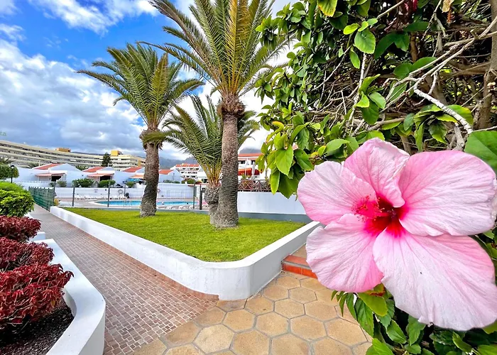 At The Beach, Sunny & 2 Heated Pools, Large Terrace, In أذيخي