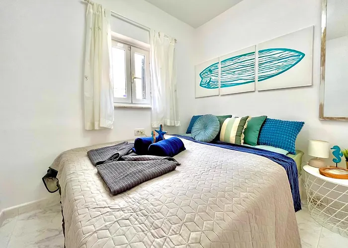 At The Beach, Sunny & 2 Heated Pools, Large Terrace, In شقة *