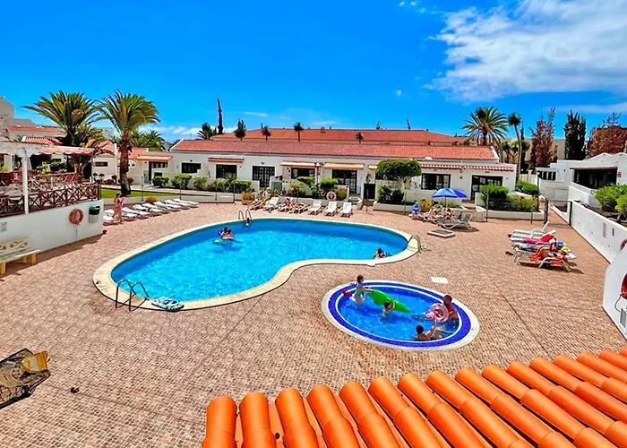 At The Beach, Sunny & 2 Heated Pools, Large Terrace, In أذيخي